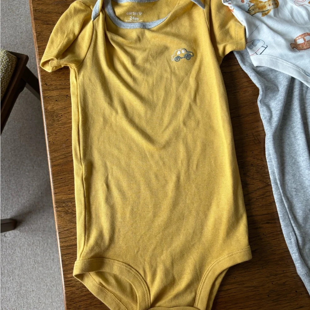 Carters Set - Picture 4 of 7
